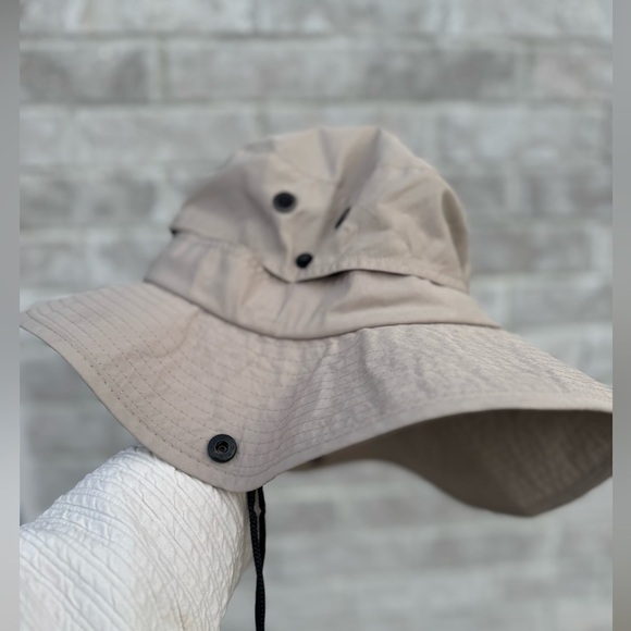 ADULT HENSCHEL OUTDOOR HAT - Picture 1 of 3